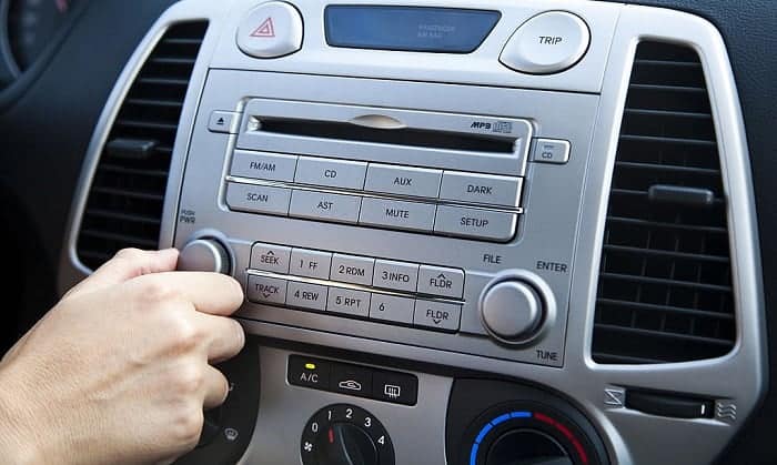 car-radio-wont-turn-off-when-door-opens