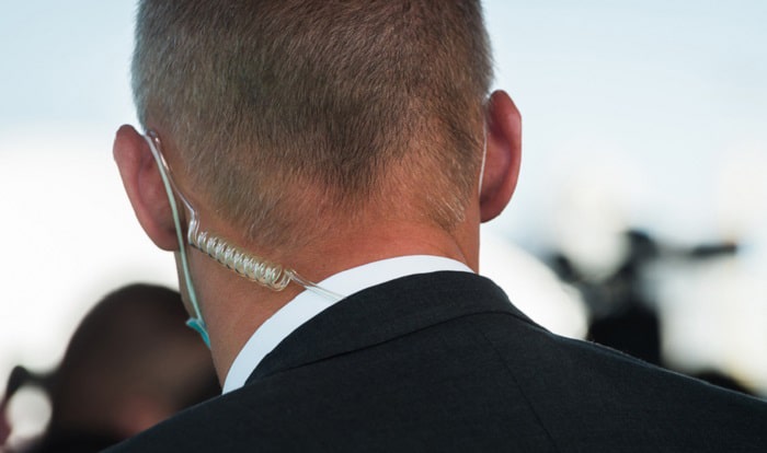 how to wear a radio earpiece