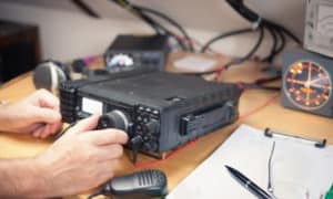 how to operate a ham radio