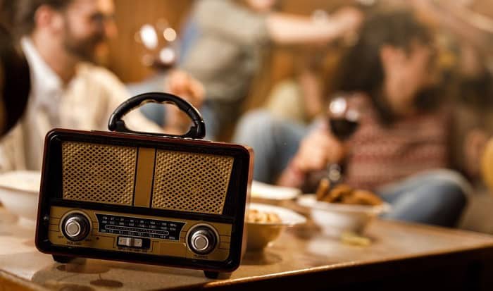 Se igennem Optimisme tegnebog Why Do People Still Listen to the Radio? Learn the Secrets!